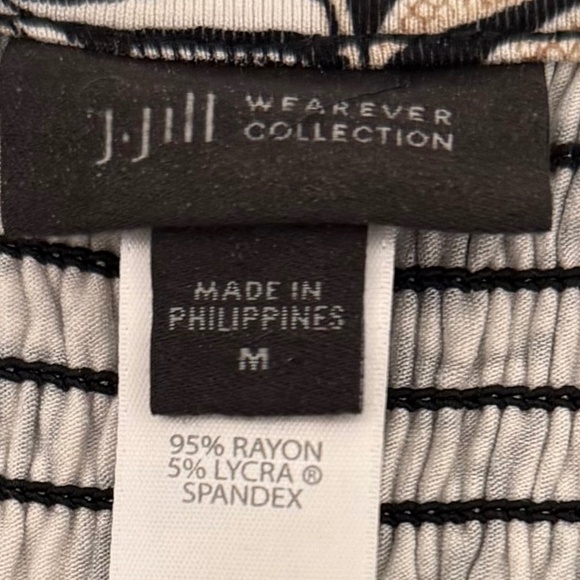 J. Jill Wearever Wide Leg Jumpsuit Black Floral V-Neck Tie Belt Size M NWT - Picture 5 of 6